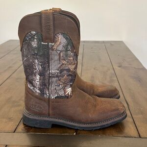 Justin Boots women’s Brown and Camo Western Footwear